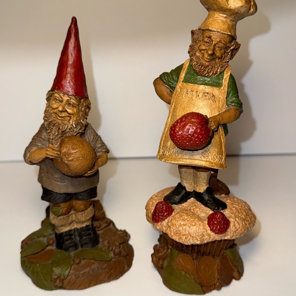 Set of 2 Vintage Tom Clark  Gnomes - 1987 Baker and 1986 Fielding - Retired